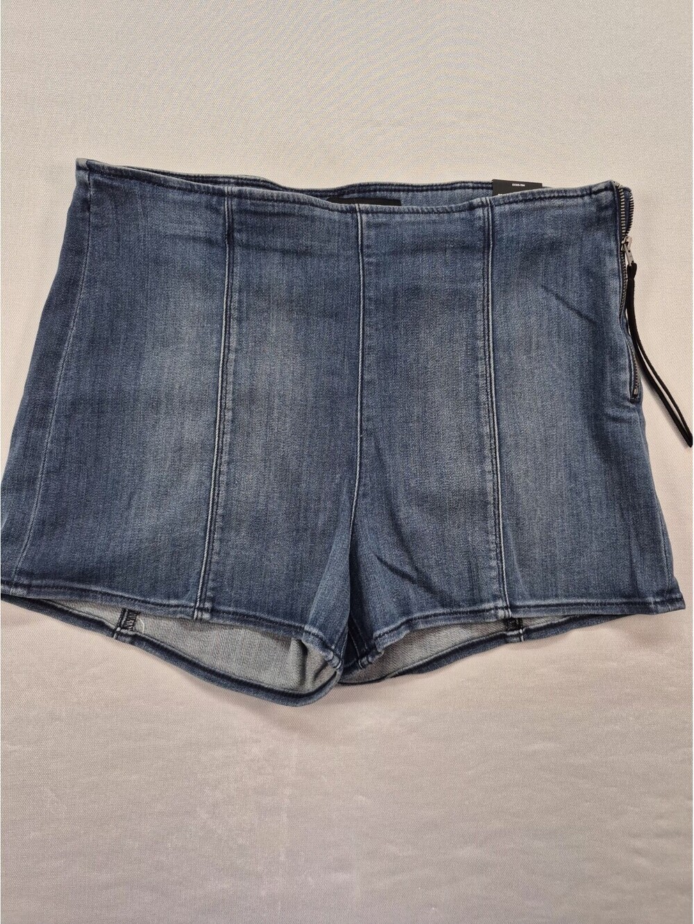 Express Denim Shorts Women's 12 High-Rise Side Zip Flat Front Med Wash NWT